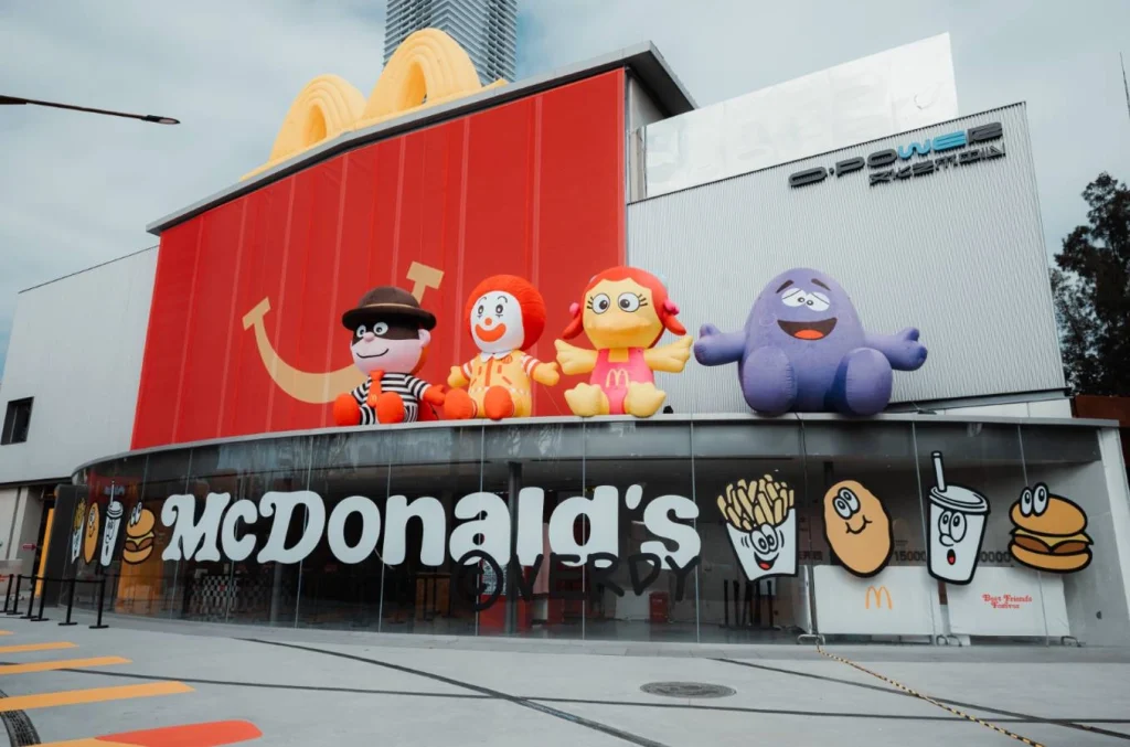 3️⃣ McDonald's Brand Logo Sign